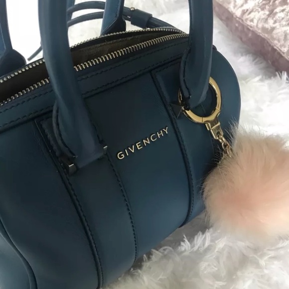 ❌SOLD❌ GIVENCHY LUCREZIA MINI ❌SOLD❌ - Picture 3 of 5